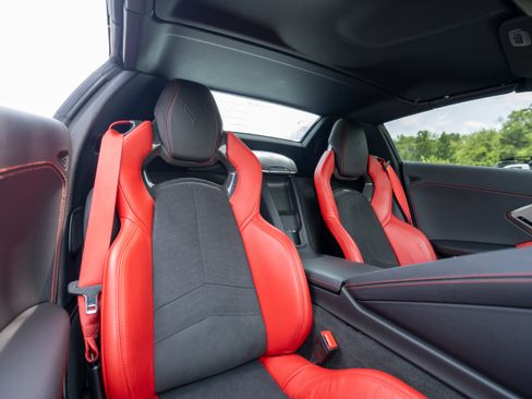 Used 2025 Chevrolet Corvette Stingray Preferred Conv w/ Z51 Performance Package RWD image 9