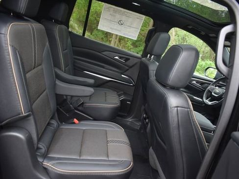 New 2025 Chevrolet Traverse High Country w/ LPO, Floor Liner Package FWD image 19