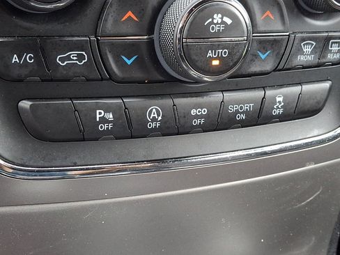 Used 2021 Jeep Grand Cherokee Laredo AWD/4WD image 29