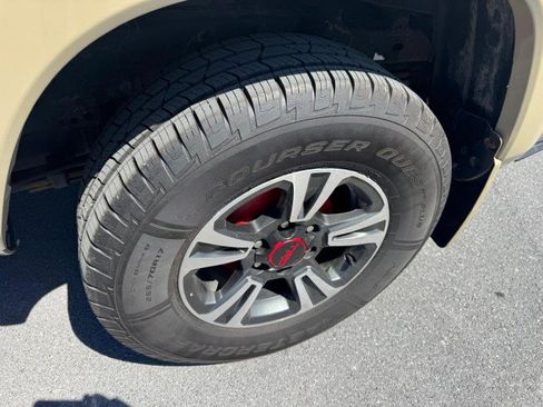 Used 2020 Toyota Tacoma TRD Sport w/ TRD Premium Sport Package AWD/4WD image 27
