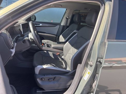 Used 2024 Volkswagen Atlas Peak Edition SEL AWD/4WD image 12