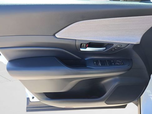 Used 2024 Toyota Grand Highlander Limited image 16