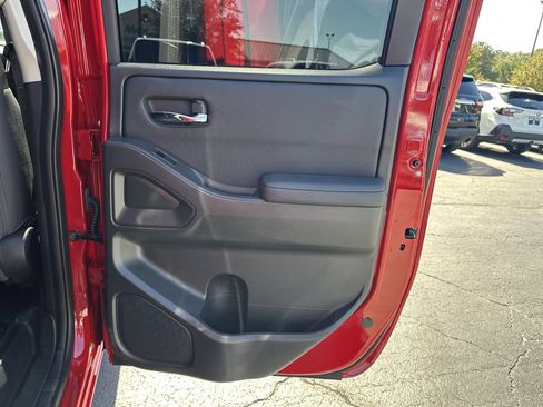 Used 2024 Nissan Frontier SV w/ SV Convenience Package image 17
