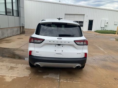 Used 2022 Ford Escape SE image 33