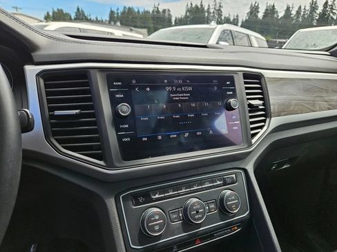 Used 2021 Volkswagen Atlas Cross Sport SE w/ Panoramic Sunroof Package FWD image 10