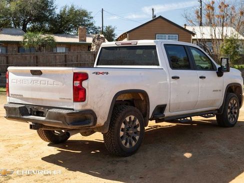 Used 2024 Chevrolet Silverado 2500 Custom w/ Custom Convenience Package image 6