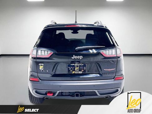 Used 2021 Jeep Cherokee Trailhawk w/ Sun, Sound & Nav Group AWD/4WD image 9
