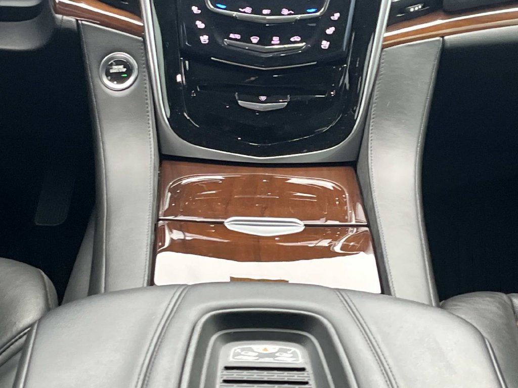 Used 2020 Cadillac Escalade ESV Premium Luxury w/ Escalade Sport Edition AWD/4WD image 17