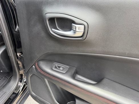 Used 2019 Jeep Compass Trailhawk w/ Cold Weather Group AWD/4WD image 34