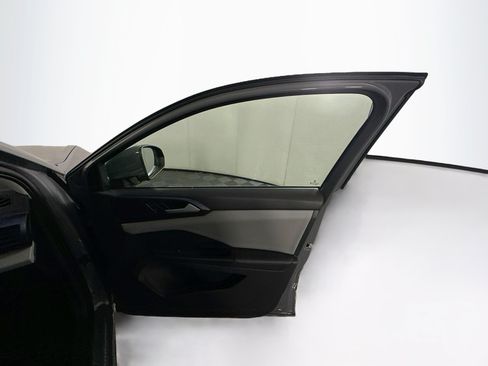 Used 2023 Volkswagen Taos SE w/ Panoramic Sunroof Package FWD image 31