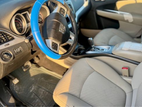 Used 2011 Dodge Journey Mainstreet w/ Popular Equipment Group image 9