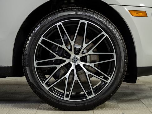 New 2026 Porsche Macan Turbo image 39