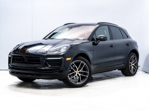 Used 2025 Porsche Macan AWD/4WD image 1