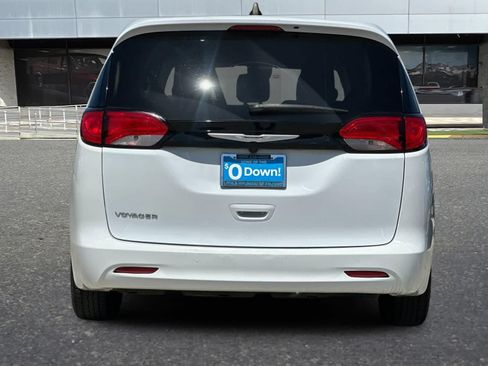 Used 2023 Chrysler Voyager LX FWD image 8