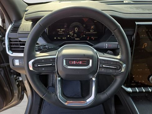 Used 2025 GMC Acadia Elevation image 13