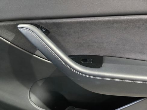 Used 2021 Tesla Model Y 2WD image 6