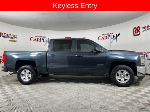 Used 2018 Chevrolet Silverado 1500 LT w/ LT Eassist Package RWD image 9