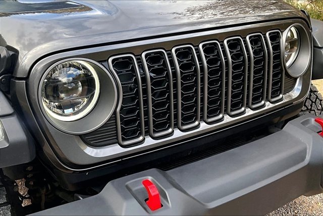 Used 2026 Jeep Gladiator Rubicon w/ Safety Group AWD/4WD image 32