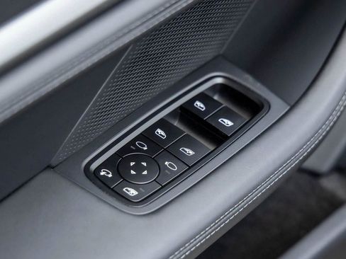 Used 2025 Porsche Taycan 4 Cross Turismo image 60