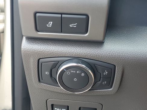 Used 2018 Ford Expedition XLT w/ Equipment Group 202A RWD image 23