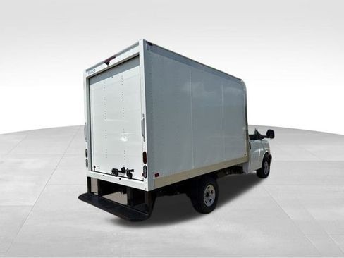 New 2025 GMC Savana 3500 Work Van w/ Power Convenience Package image 4