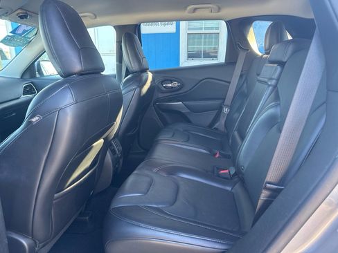 Used 2019 Jeep Cherokee Limited image 9