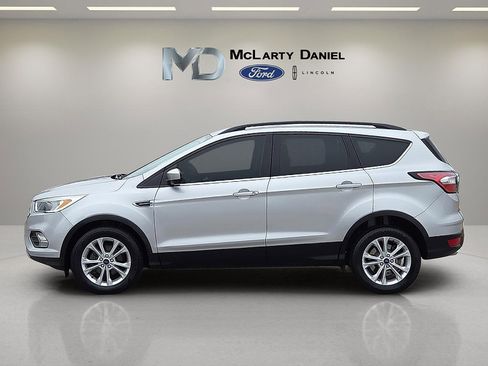 Used 2018 Ford Escape SE image 3