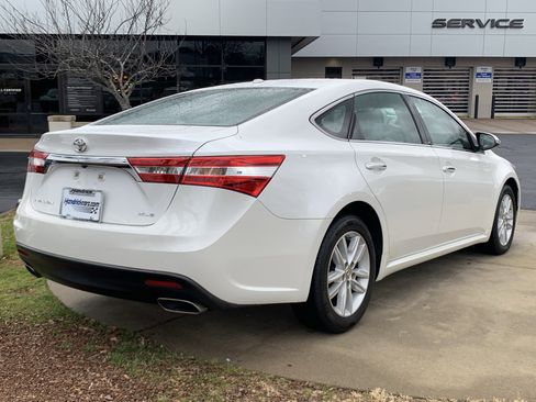 Used 2015 Toyota Avalon XLE image 10