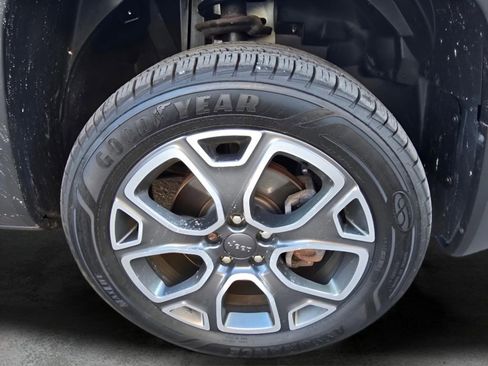 Used 2018 Jeep Renegade Limited w/ Safety & Security Group image 18