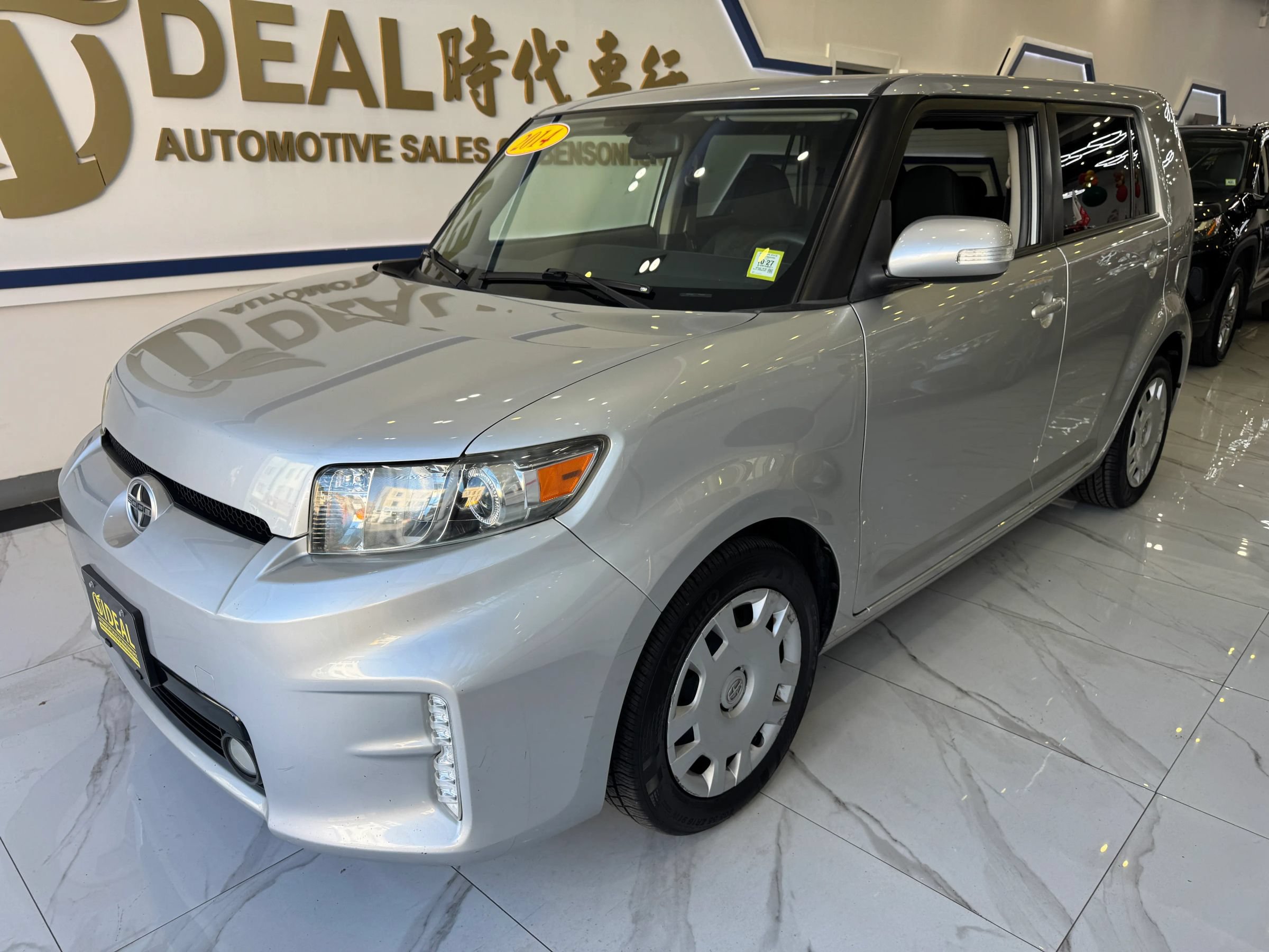 Used 2014 Scion xB FWD image 4