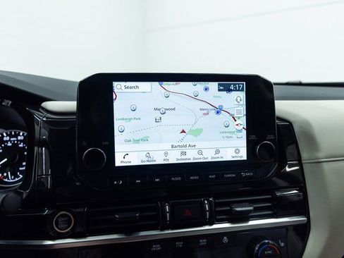 Used 2024 Nissan Pathfinder SL image 16