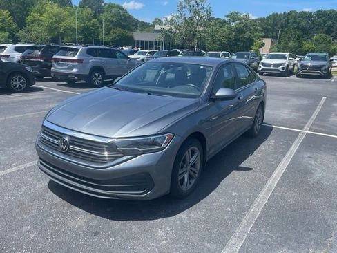 Used 2023 Volkswagen Jetta SE FWD image 1