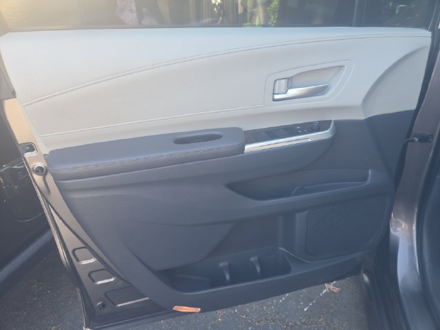 Used 2023 Toyota Sienna XLE FWD image 10