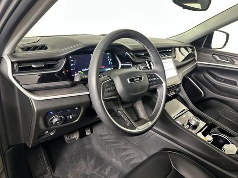 Used 2023 Jeep Grand Cherokee 4WD 4xe image 13