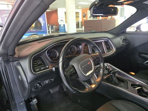 Used 2017 Dodge Challenger R/T w/ Driver Convenience Group image 8