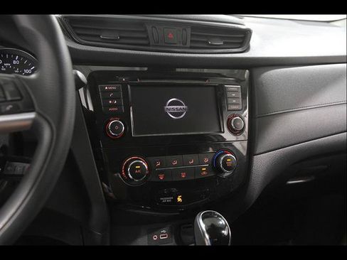 Used 2019 Nissan Rogue S AWD/4WD image 10