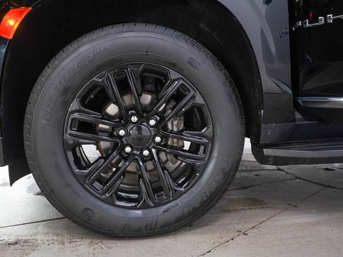 Used 2021 GMC Yukon XL SLT w/ Rear Media and Nav Package AWD/4WD image 33