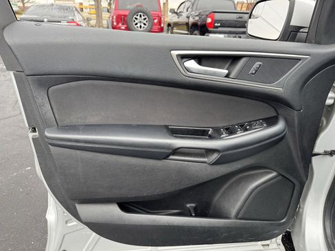 Used 2018 Ford Edge SEL image 22