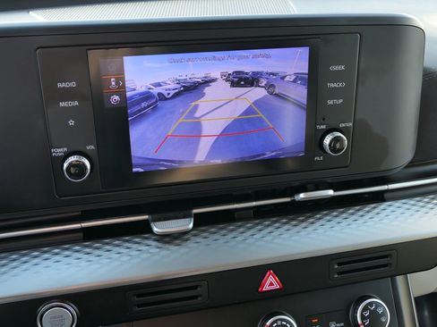 Used 2023 Kia Carnival LX image 19