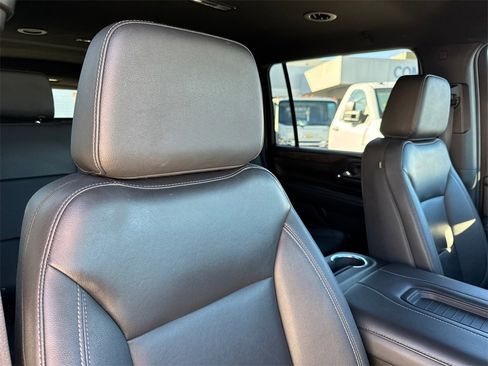 Used 2023 Chevrolet Suburban LT image 16