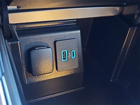 Used 2020 Ford Explorer XLT w/ Equipment Group 202A image 17