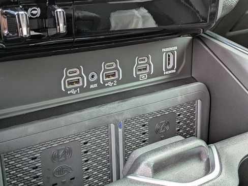 Used 2026 RAM 1500 Laramie w/ Night Edition AWD/4WD image 31