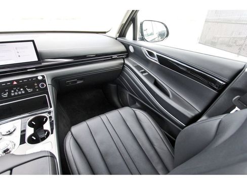 Used 2025 Genesis GV80 2.5T Standard AWD/4WD image 10