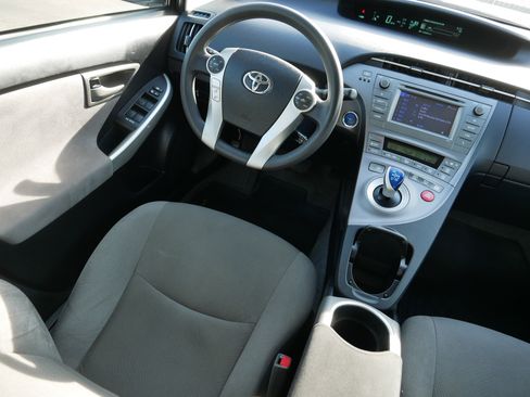 Used 2015 Toyota Prius Two image 9