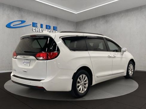Used 2017 Chrysler Pacifica Touring-L FWD image 14