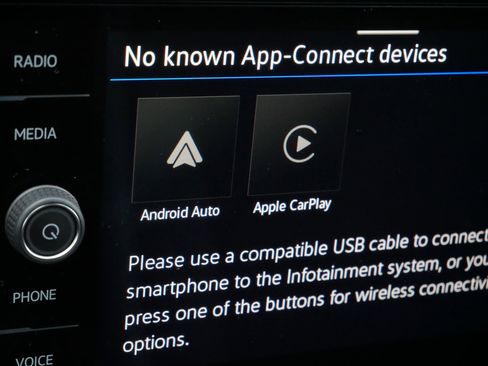 Used 2025 Volkswagen Taos SE image 29