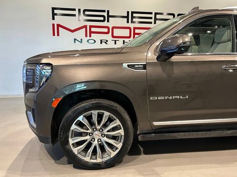 Used 2021 GMC Yukon Denali w/ Denali Premium Package AWD/4WD image 3