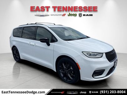 Used 2025 Chrysler Pacifica Limited
