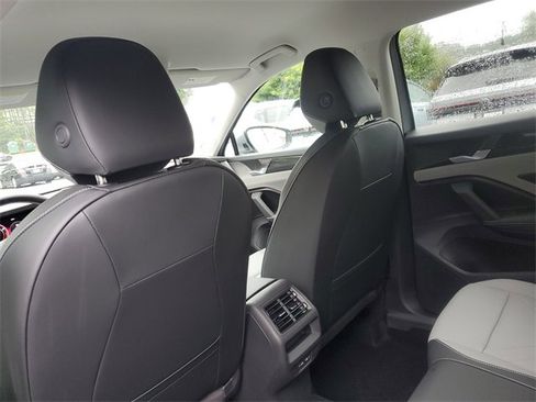 New 2025 Volkswagen Tiguan SE image 13