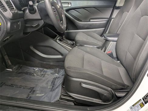 Used 2018 Kia Forte LX image 12